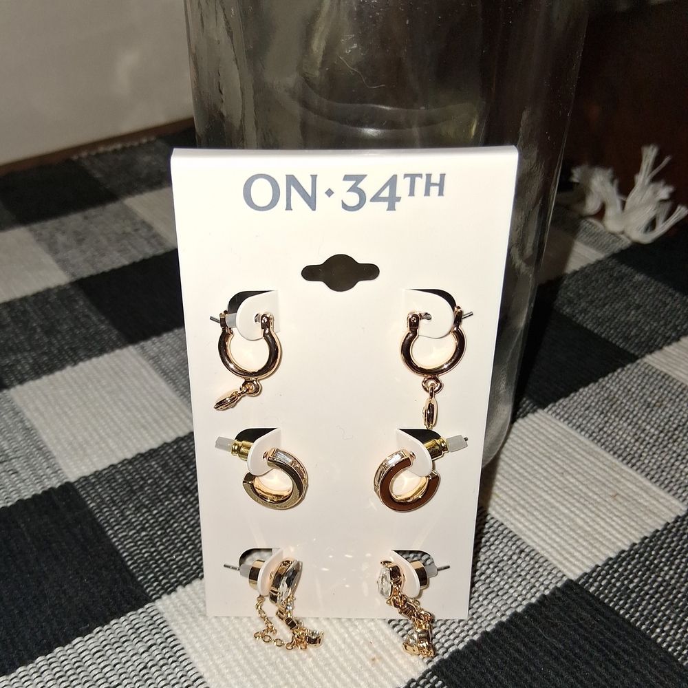 On 34th NWT Six Sets of Gold Earrings